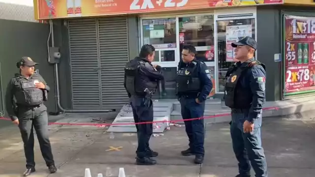 En Iztapalapa, un agente de la SSC resultó herido en un robo a tienda.