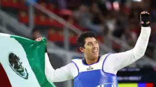 Maestros de taekwondo aseguran que Carlos Sansores podría ganar medalla en París 2024