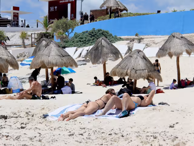 Se recomienda a la población cancunense en salir protegidos de los rayos del sol