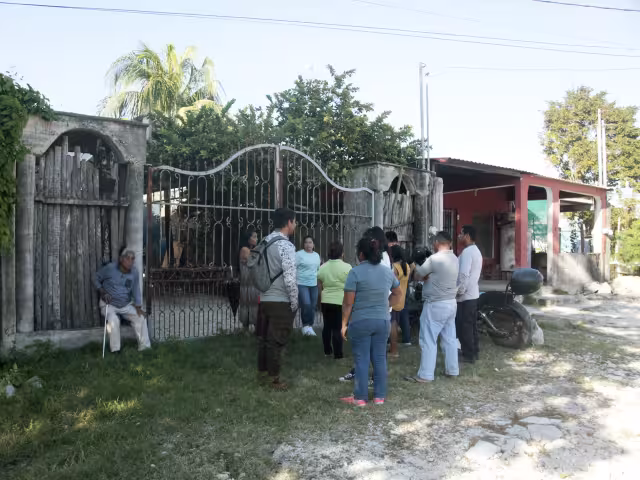 Los vecinos han sostenido reuniones para acordar cómo demostrarán la legalidad de estos predios que adquirieron a un empresario yucateco hace 18 años