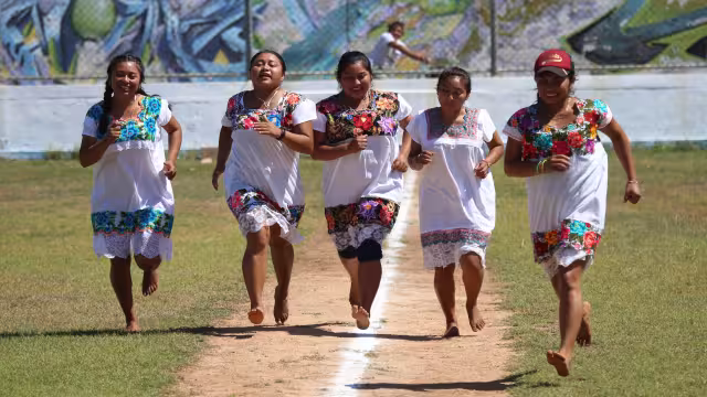La autora apunta que urge "visibilizar a las mujeres indígenas