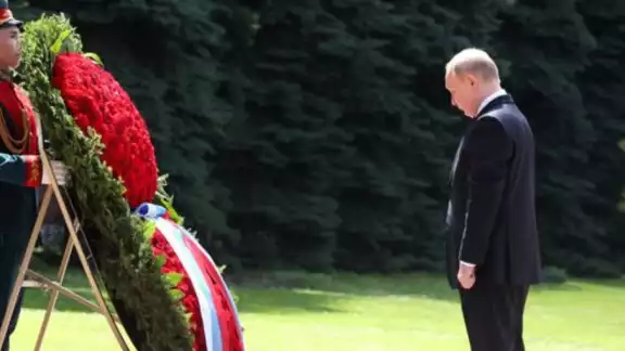 El presidente ruso, Vladimir Putin, Putin honró la memoria de los caídos en el 83 aniversario del comienzo de la invasión nazi El presidente ruso, Vladimir Putin, Putin honró la memoria de los caídos en el 83 aniversario del comienzo de la invasión nazi