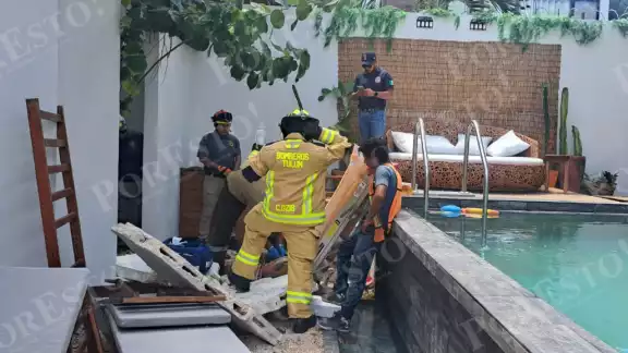 Tras ser rescatado, fue trasladado en ambulancia a un hospital Tras ser rescatado, fue trasladado en ambulancia a un hospital