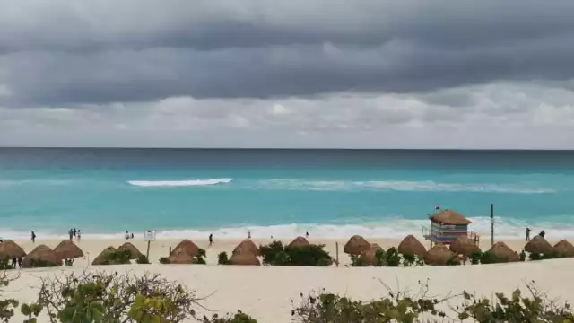 ¿Cuánto cuesta un taxi del aeropuerto de Cancún a la playa más bonita de la Zona Hotelera?