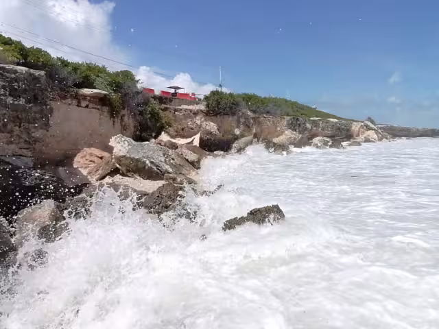 Playa Norte sufre “recalón” debido al huracán “Milton”