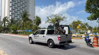 ¡De película! Persecución en  la ZH y Puerto Cancún terminó con dos personas detenidas 