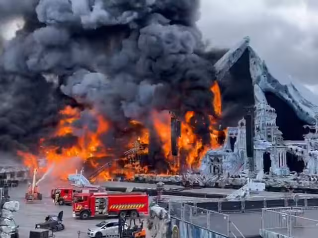 Durante el incendio se alcanzaron a escuchar explosiones presuntamente pertenecientes al equipo de pirotecnia
