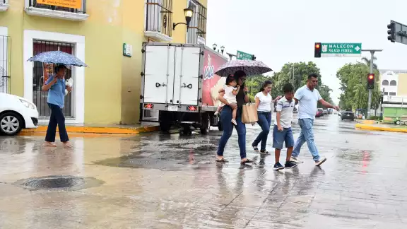 Lluvias ligeras colapsan paraderos y calles en Campeche; continuará el mal tiempo Lluvias ligeras colapsan paraderos y calles en Campeche; continuará el mal tiempo