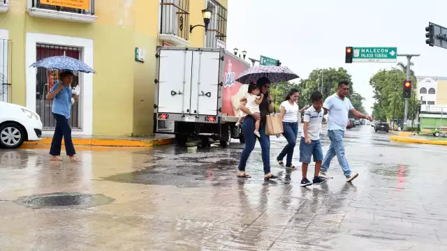 Lluvias ligeras colapsan paraderos y calles en Campeche; continuará el mal tiempo