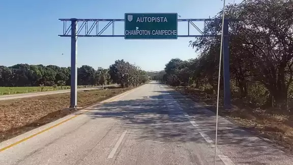 El proyecto incluye la construcción de tres entronques a desnivel que son el “Ak-bal”, el “Champotón II” y el último es el de “Moquel” El proyecto incluye la construcción de tres entronques a desnivel que son el “Ak-bal”, el “Champotón II” y el último es el de “Moquel”