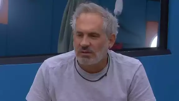 Arath de la Torre se queda en la casa