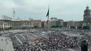 Simpatizantes de AMLO llenan el Zócalo para su Sexto Informe de Gobierno