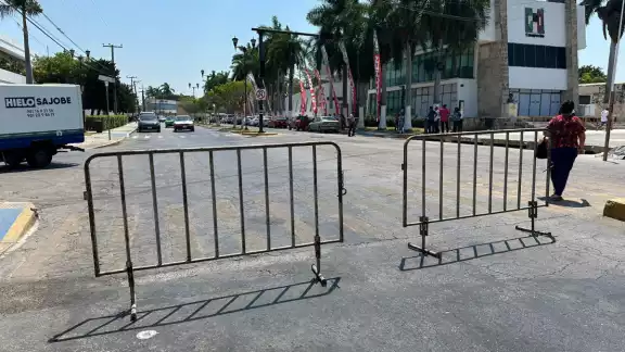 Previo al evento programado a las 12:00 el cierre de circulación sobre la avenida 16 de septiembre