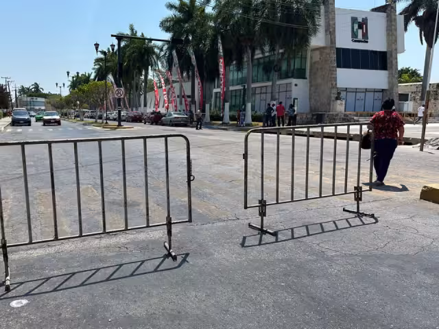 Previo al evento programado a las 12:00 el cierre de circulación sobre la avenida 16 de septiembre