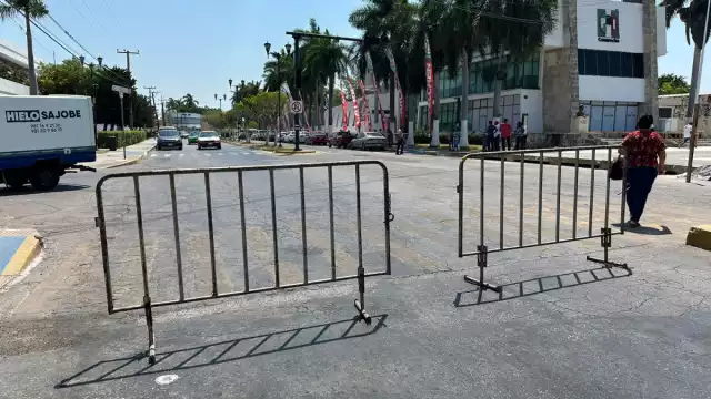 Previo al evento programado a las 12:00 el cierre de circulación sobre la avenida 16 de septiembre