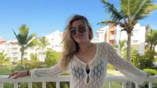 Melenie Carmona le muestra su apoyo a Alicia Villarreal luego de la caída del escenario en la GAM