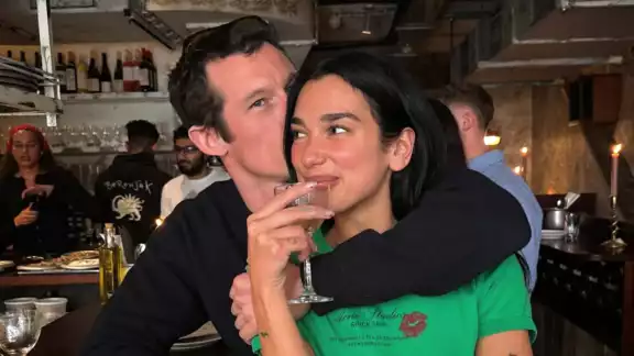 Dua Lipa revela su compromiso con Callum Turner, ¿cuándo se van a casar? Dua Lipa revela su compromiso con Callum Turner, ¿cuándo se van a casar?