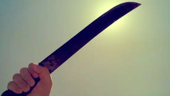 Tras herirlo de gravedad, el hombre salió huyendo del sitio, desencadenando un operativo de búsqueda