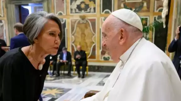 Así fue el encuentro de Florinda Meza con el papa Francisco en el Vaticano