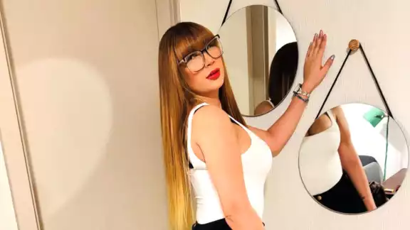 Exnovia de Alex Marín revela que está embarazada, mientras el productor enfrenta su proceso legal