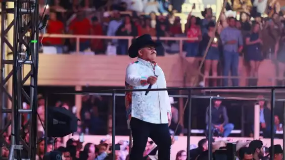 Chuy Lizárraga es acusado de homofobia en uno de sus conciertos Chuy Lizárraga es acusado de homofobia en uno de sus conciertos