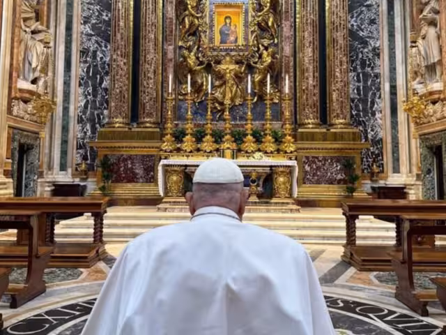 Famosos le dan el último adiós al papa Francisco con emotivos mensajes