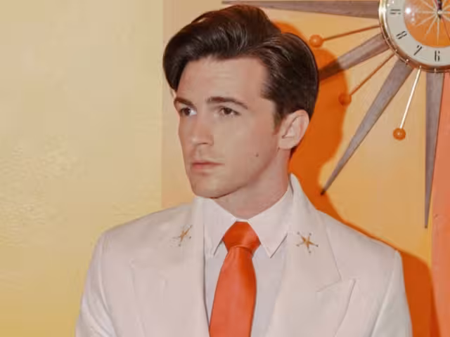 Drake Bell despide a miembro de su equipo en pleno concierto en la Feria de Puebla