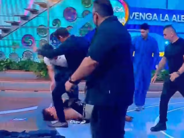Alberto del Río ‘El Patrón’ se pelea en el foro de ‘Venga La Alegría’ en vivo, la productora lo corrió