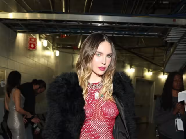 Acusan a Belinda de plagio por su vestuario en Premios Lo Nuestro