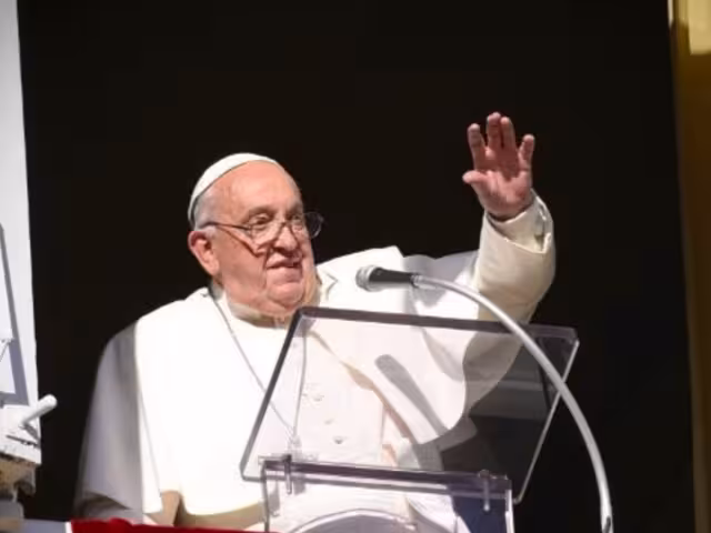 El Papa Francisco abre la Puerta Santa e inaugura el Jubileo 2025