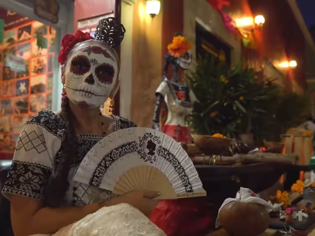 En la calle 59 del Centro Histórico de la capital de Campeche, se celebran concursos de altares, y este año se llevará a cabo el 30 de octubre de 2024