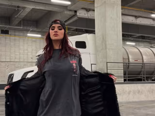 Gala Montes sorprende a sus fans con fotos navideñas que vende en 200 pesos