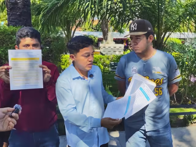 Estudiantes y jubilados de UNACAR protestan contra nuevos aranceles que superan en algunos casos más del 70 por ciento