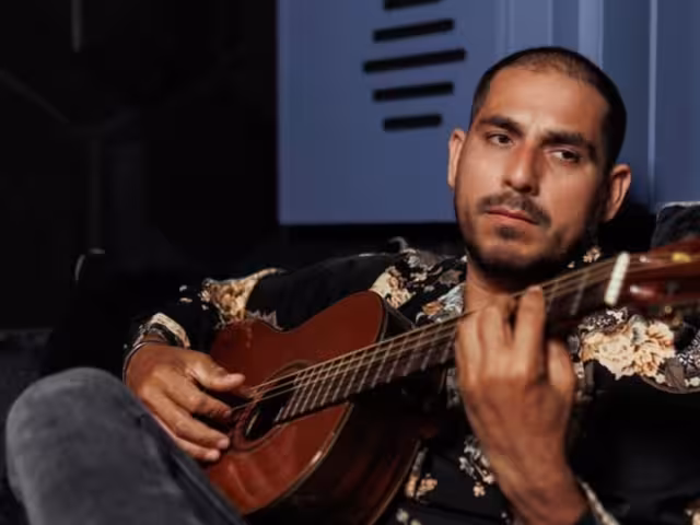 Espinoza Paz rompe el silencio y aclara la situación sobre su visa de trabajo