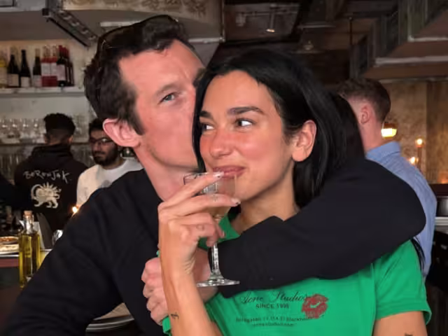 Dua Lipa revela su compromiso con Callum Turner, ¿cuándo se van a casar?
