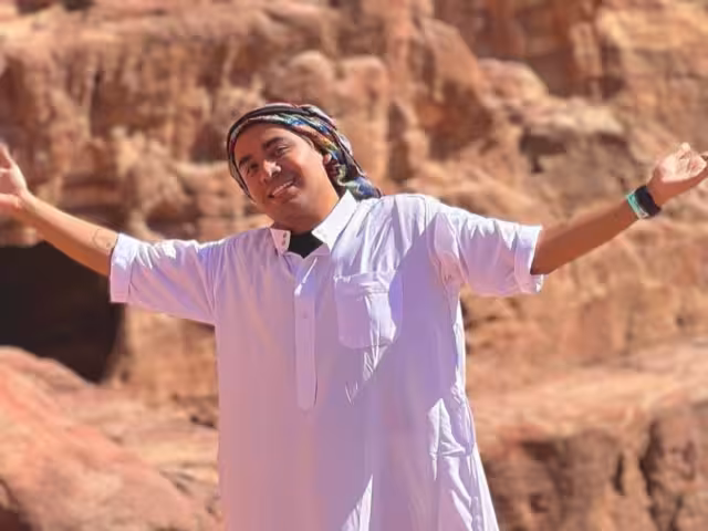 Revela video de supuesta abuelita de Ricardo Peralta pidiendo que dejen de atacar al influencer