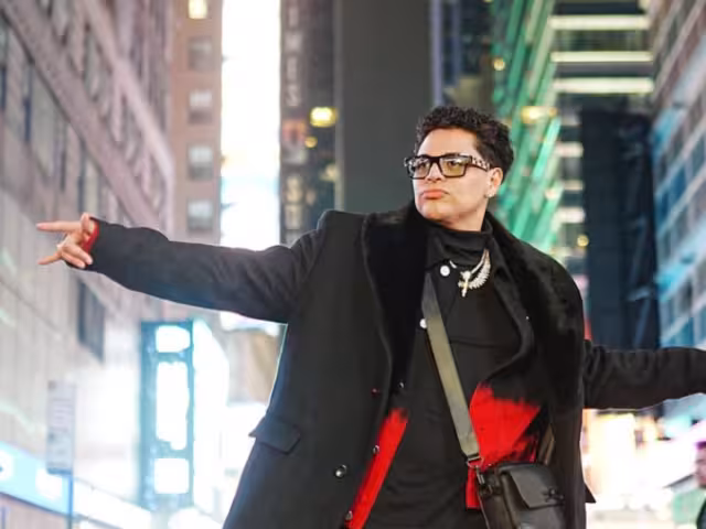 Esta es la enfermedad autoinmune que afecta la salud de Eduin Caz