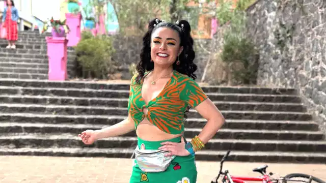 ¿Violeta Isfel cobra por tomarse fotos con sus fans?