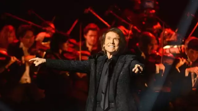 Raphael fue hospitalizado de emergencia, tras sufrir problema cerebrovascular en pleno show