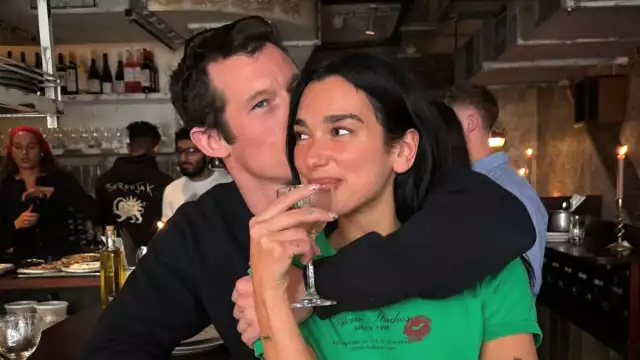 Dua Lipa revela su compromiso con Callum Turner, ¿cuándo se van a casar?