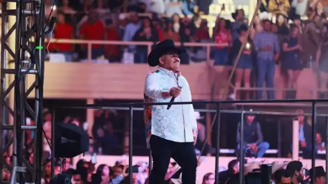 Chuy Lizárraga es acusado de homofobia en uno de sus conciertos