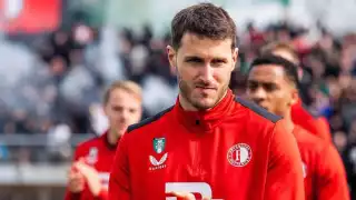 ¿Santi Giménez se va o se queda en el  Feyenoord?; su destino estaría definido 