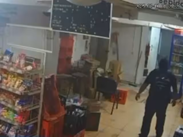 Los mantuvieron cautivos alrededor de una hora a punta de amenazas, golpes y cachetadas