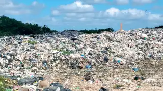 Basurero de Lázaro Cárdenas, a punto de colapsar; dan declaratoria de emergencia    