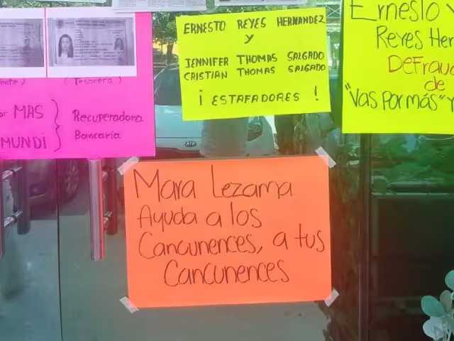 Los denunciantes hicieron una manifestación en la oficina de las empresas y pedían ayuda de las autoridades para resolver el problem
