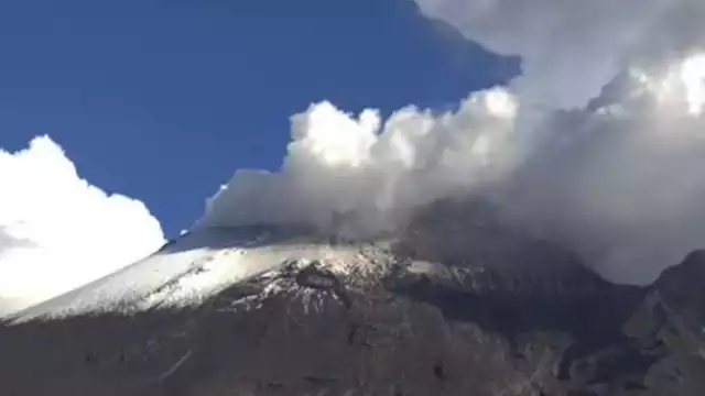 Vista del Volcán Popocatépetl en el centro de México