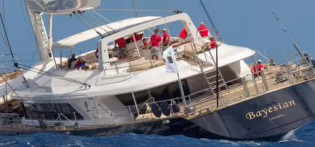 Al menos una persona murió y seis se encuentran desaparecidas tras el naufragio de un velero en las costas de Sicilia en Italia