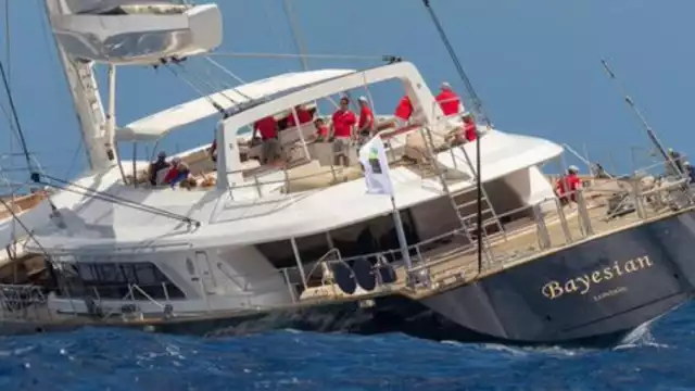 Al menos una persona murió y seis se encuentran desaparecidas tras el naufragio de un velero en las costas de Sicilia en Italia