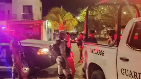 Agentes de la Guardia Nacional arribaron al sitio para resguardar a los policías afectados Agentes de la Guardia Nacional arribaron al sitio para resguardar a los policías afectados