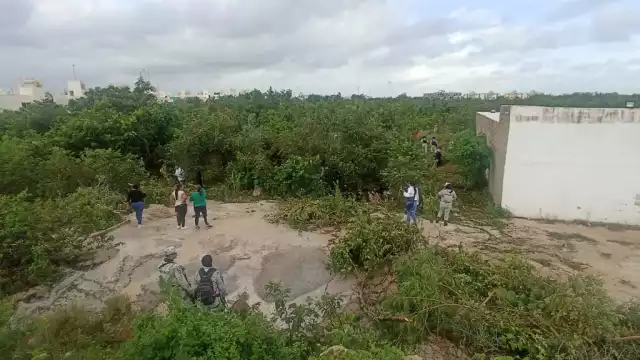 Madre del menor desaparecido apoya asistiendo en la búsqueda de su hijo